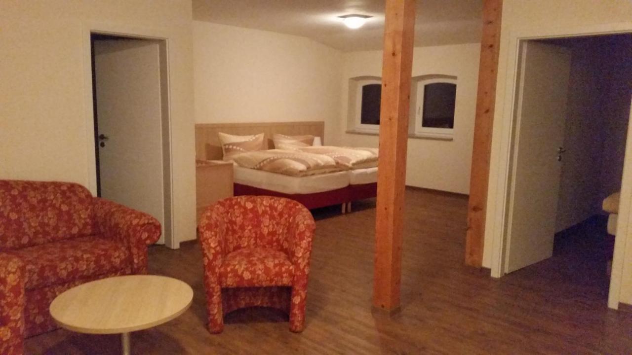 Landhotel Kreien Екстериор снимка