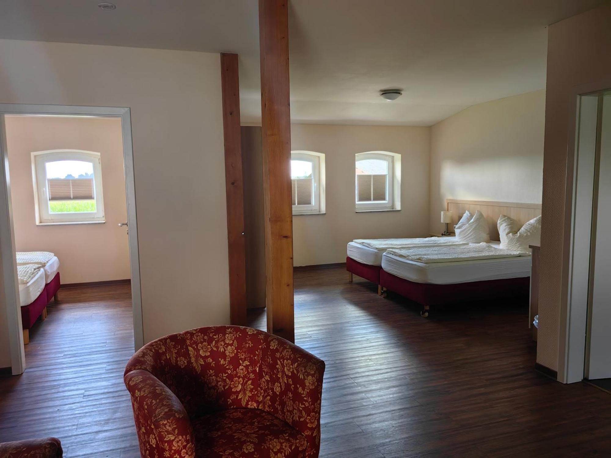 Landhotel Kreien Екстериор снимка