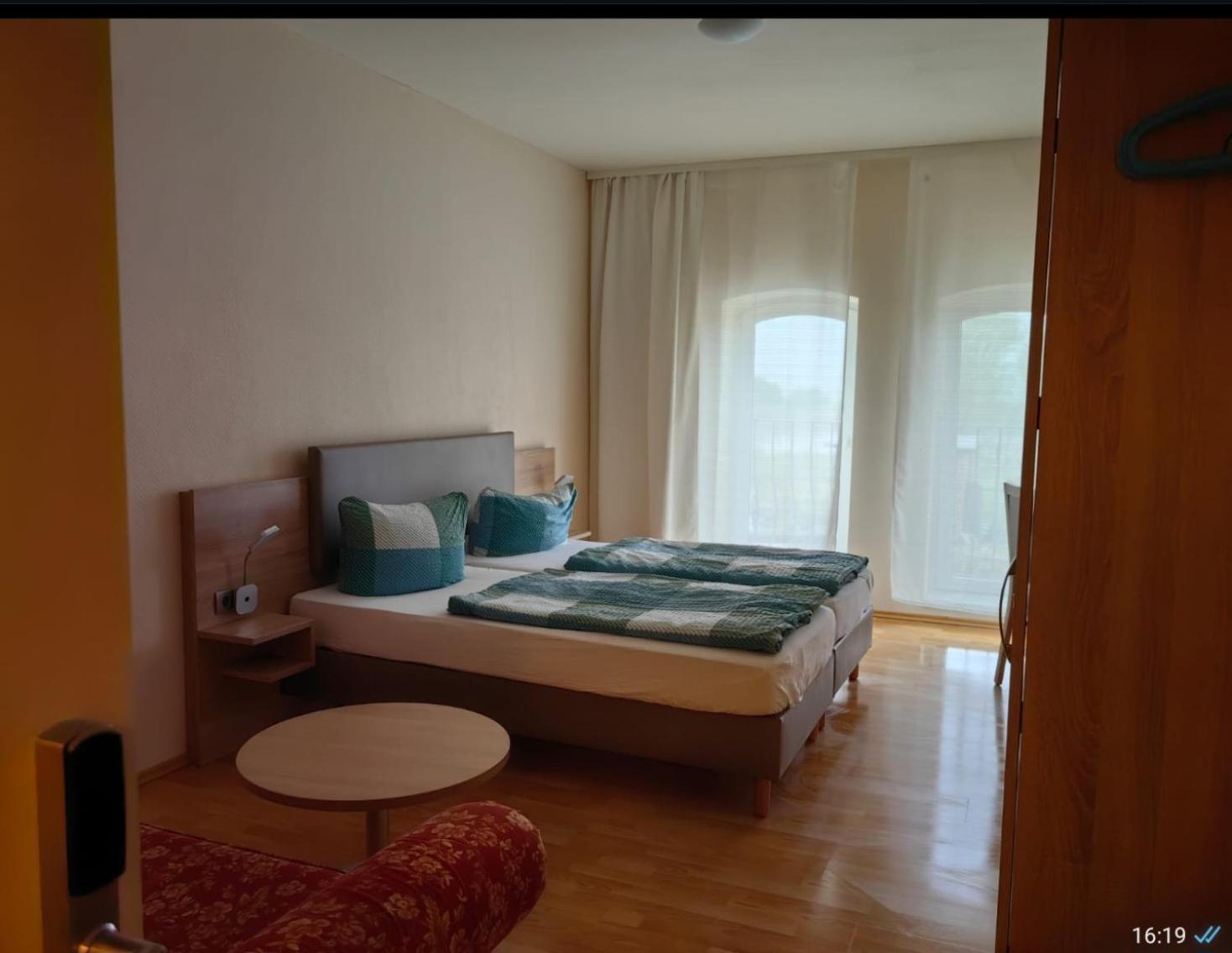 Landhotel Kreien Екстериор снимка